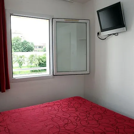 Revotel Centre Gare Et Congres Hotel 2*