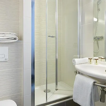 Revotel Centre Gare Et Congres מלון