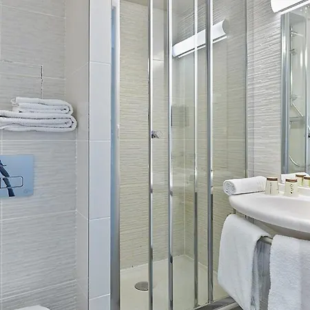 מלון Revotel Centre Gare Et Congres 2*