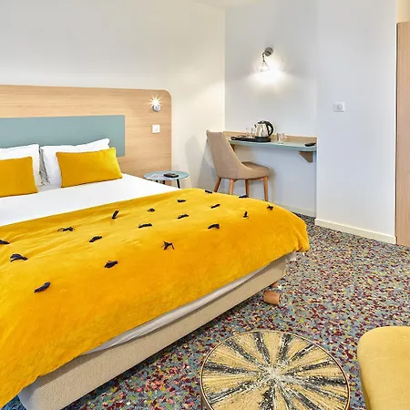 Revotel Centre Gare Et Congres 2*