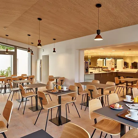 מלון Revotel Centre Gare Et Congres 2*