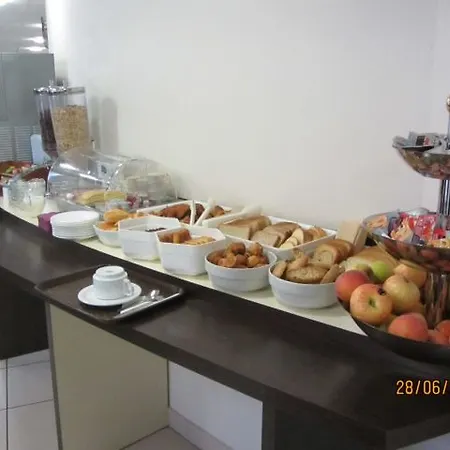 Revotel Centre Gare Et Congres מלון 2*