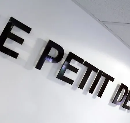 מלון Revotel Centre Gare Et Congres נאנסי