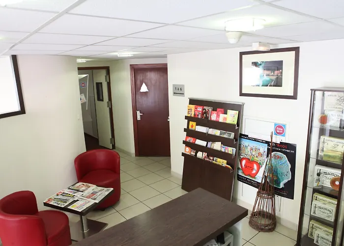 Revotel Centre Gare Et Congres 2*