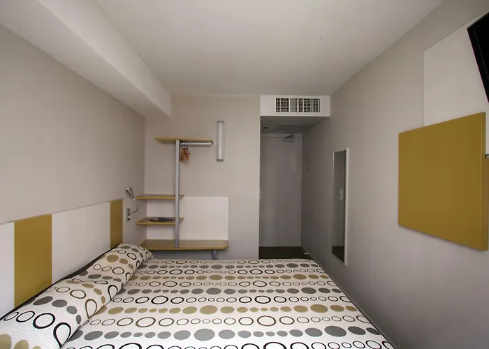 Revotel Centre Gare Et Congres ナンシー