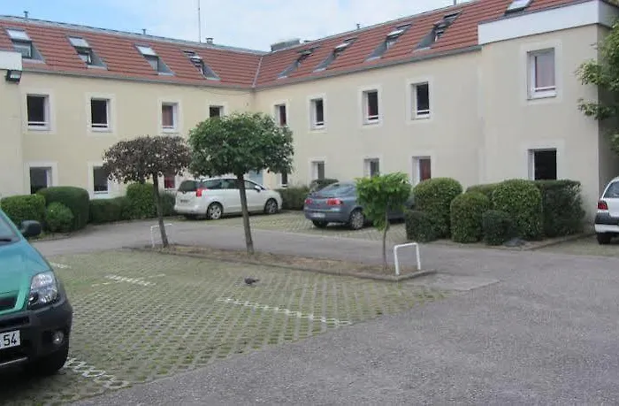 Revotel Centre Gare Et Congres Hotel